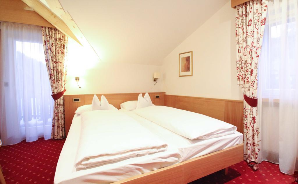 Bed and Breakfast Garni Crepaz Сельва-ди-Валь-Гардена Номер фото