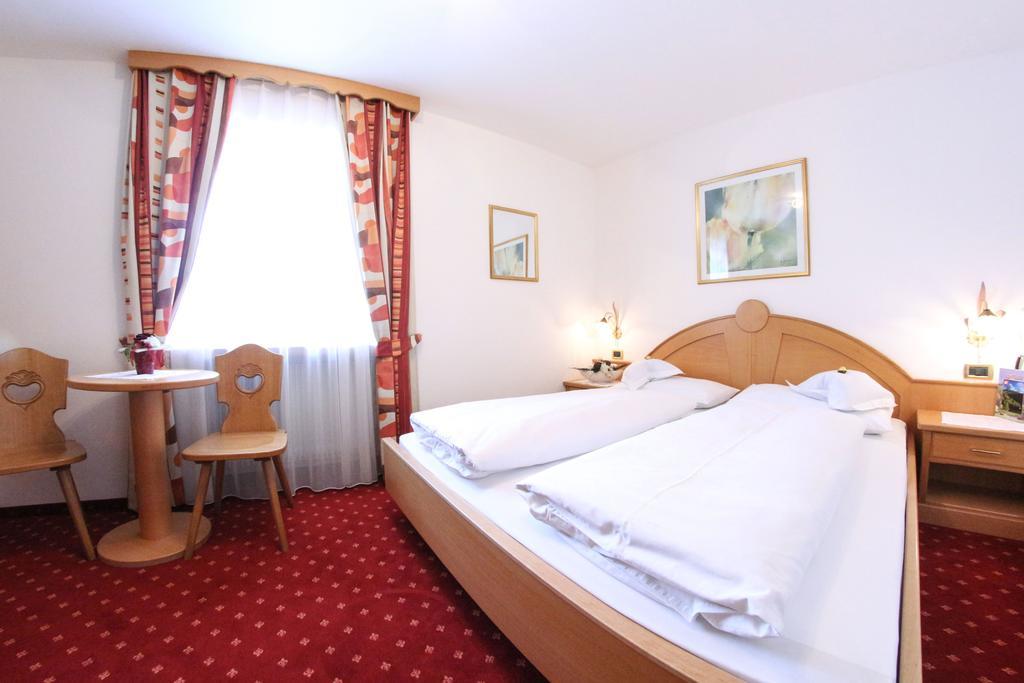 Bed and Breakfast Garni Crepaz Сельва-ди-Валь-Гардена Экстерьер фото