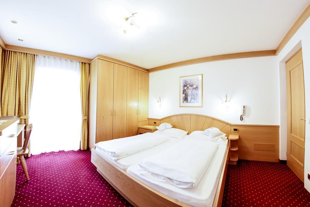 Bed and Breakfast Garni Crepaz Сельва-ди-Валь-Гардена Экстерьер фото