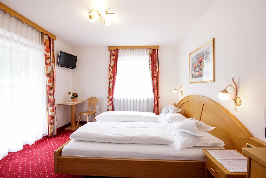 Bed and Breakfast Garni Crepaz Сельва-ди-Валь-Гардена Экстерьер фото