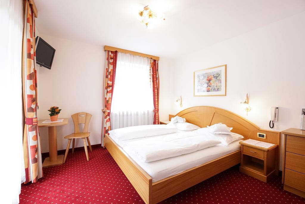 Bed and Breakfast Garni Crepaz Сельва-ди-Валь-Гардена Экстерьер фото